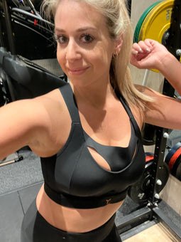 Personal trainer wearing the black Tigers Eye bra in the gym.